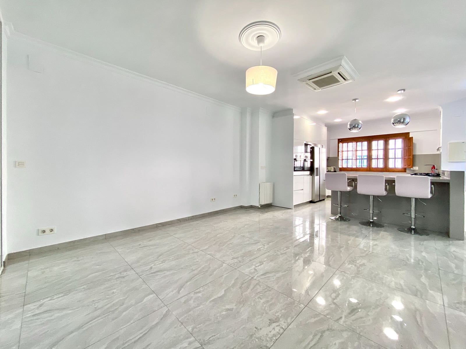 3 slaapkamer Halfvrijstaande villa te koop in Salobrena met garage - € 295.000 (Ref: 8696245)