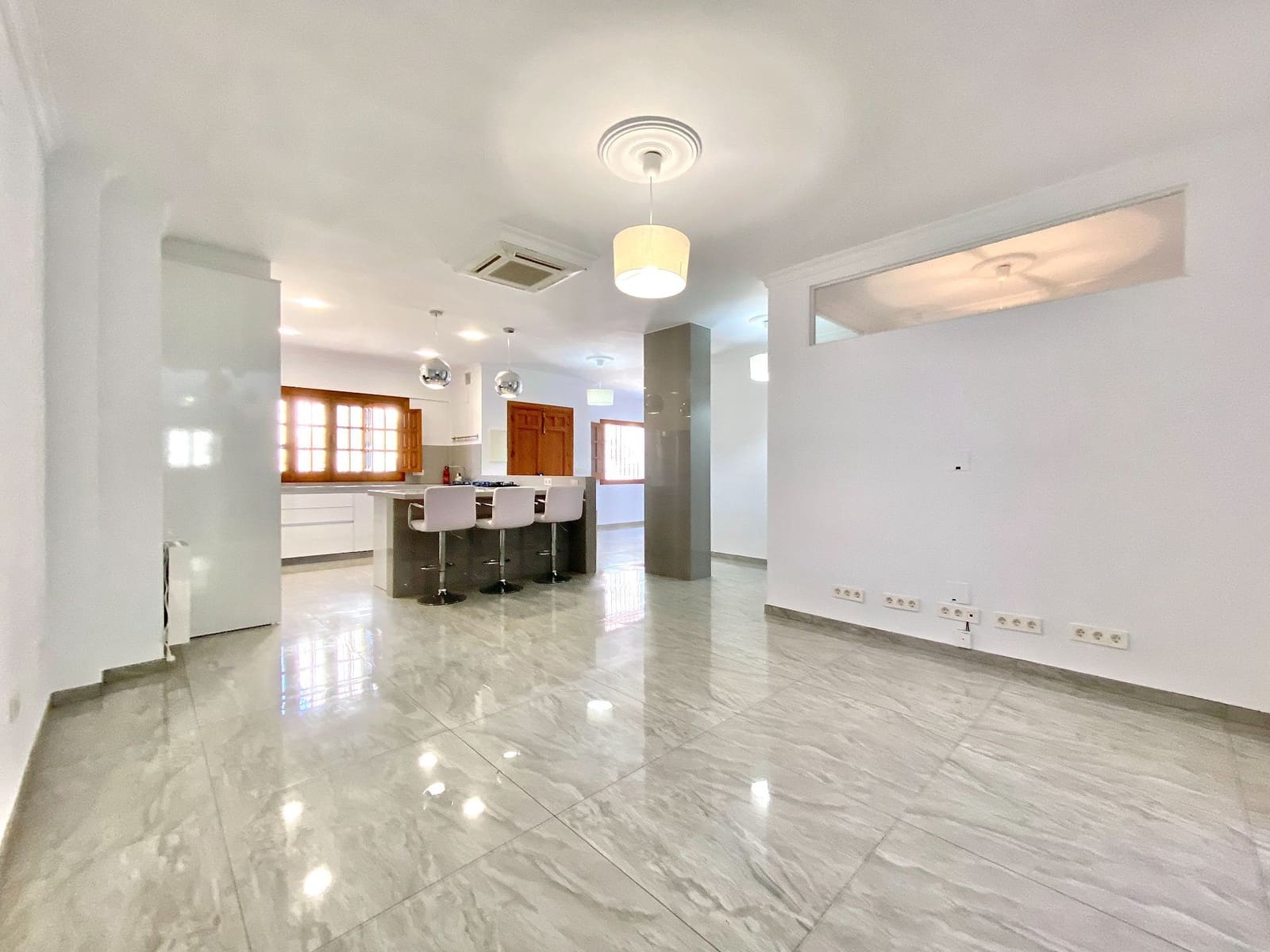 3 slaapkamer Halfvrijstaande villa te koop in Salobrena met garage - € 295.000 (Ref: 8696245)