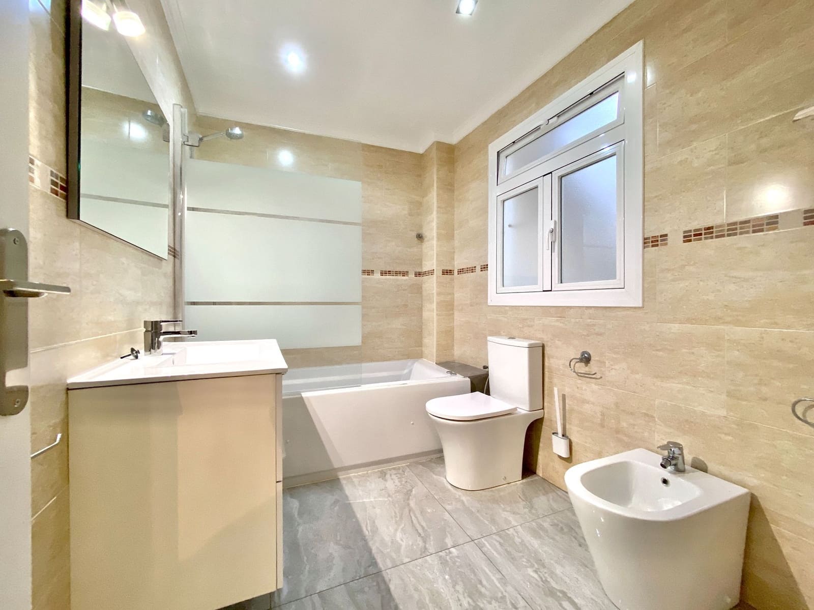 3 slaapkamer Halfvrijstaande villa te koop in Salobrena met garage - € 295.000 (Ref: 8696245)