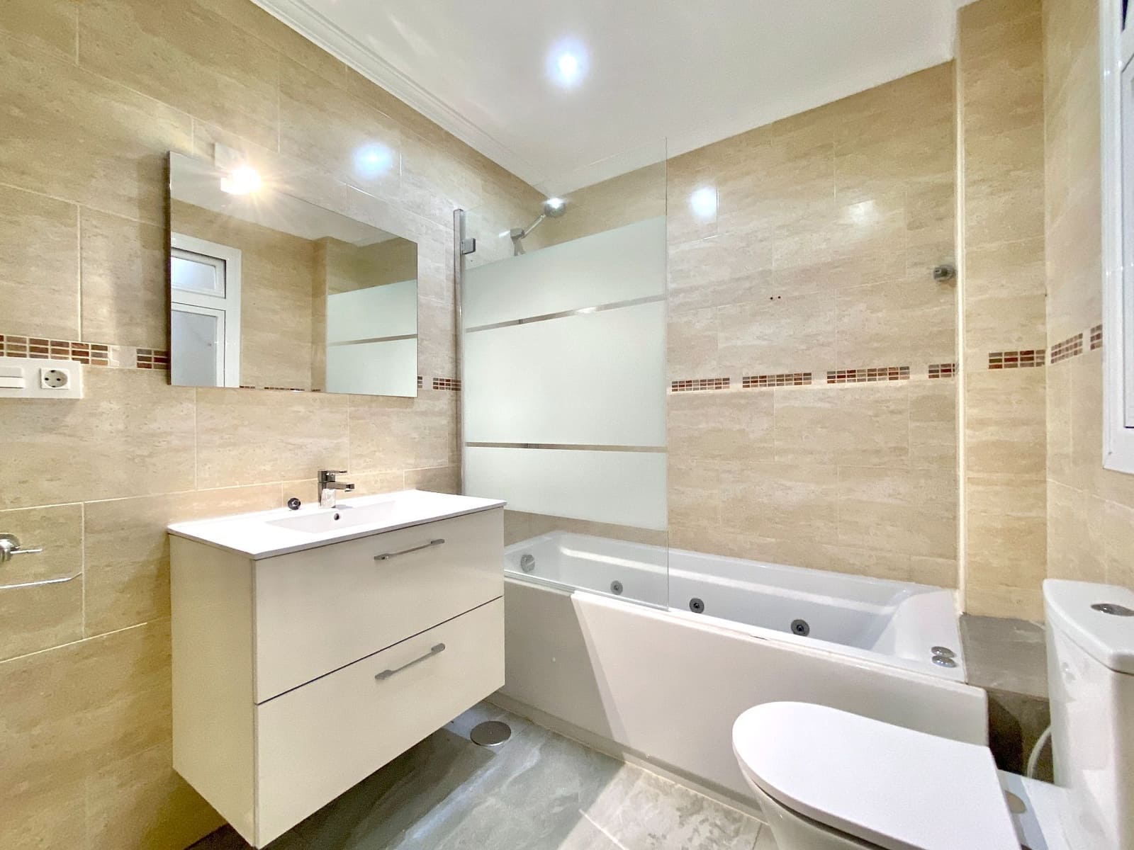 3 slaapkamer Halfvrijstaande villa te koop in Salobrena met garage - € 295.000 (Ref: 8696245)