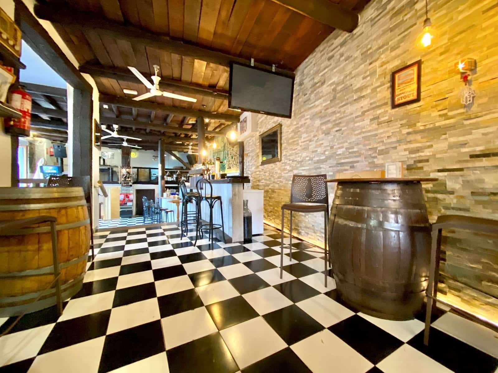 2 soveværelse Erhverv til leje i Otivar - € 1.000 (Ref: 8727459)