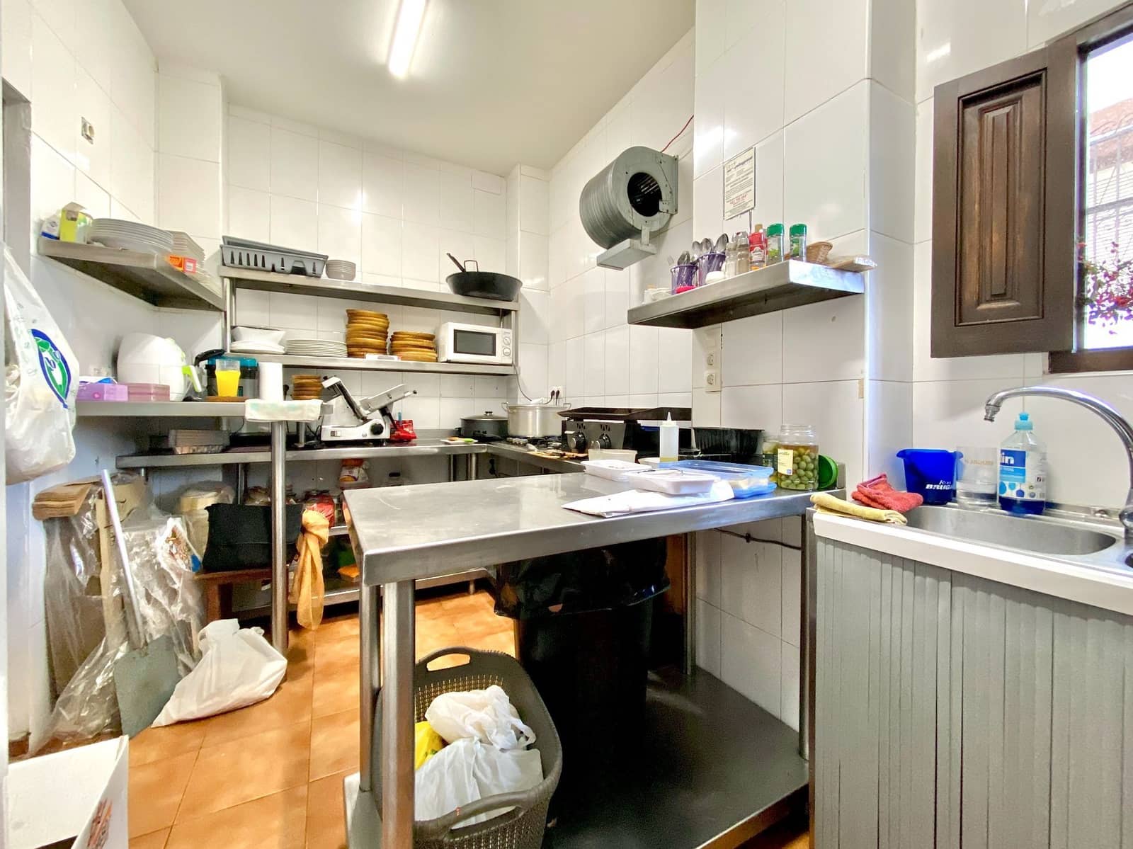 2 soveværelse Erhverv til leje i Otivar - € 1.000 (Ref: 8727459)