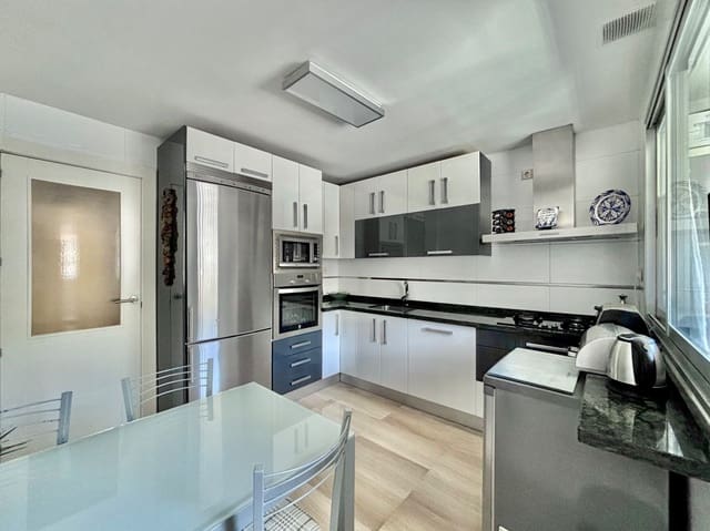 4 chambre Villa/Maison Semi-Mitoyenne à vendre à Carretera de la Sierra, Grenade ville avec piscine garage - 396 000 € (Ref: 8982102)