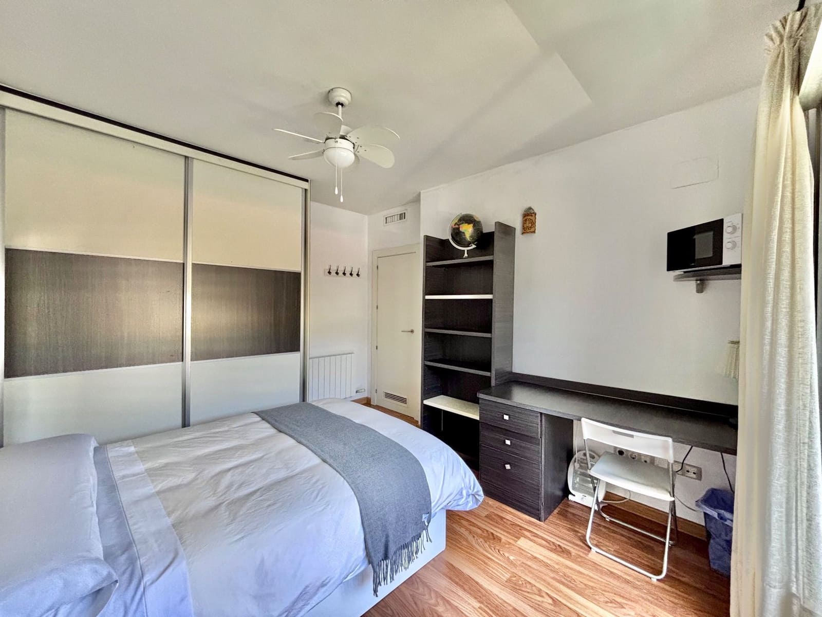 4 soveværelse Semi-Rækkehus til salg i Granada by med swimmingpool garage - € 396.000 (Ref: 8982102)