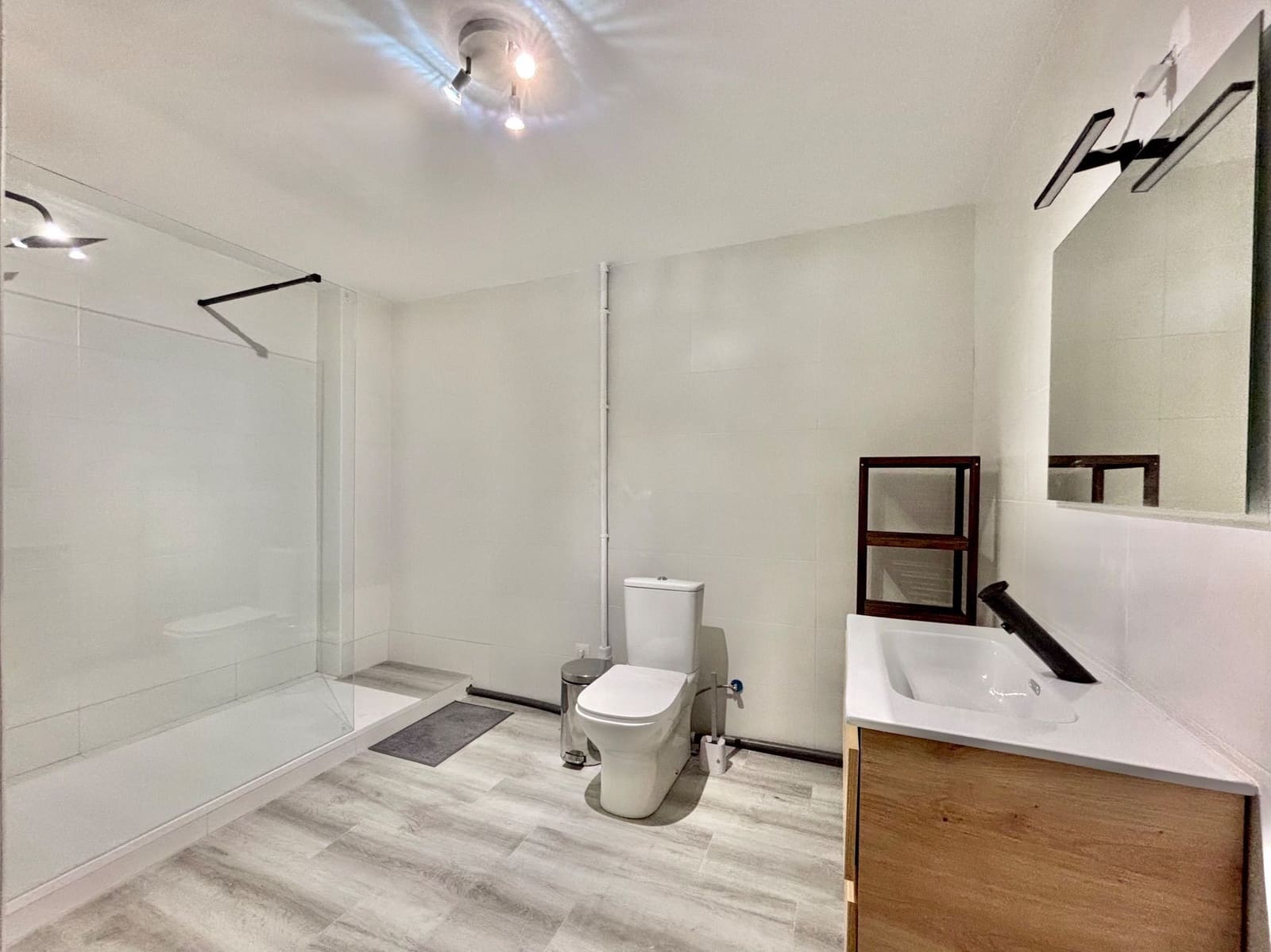 4 soveværelse Semi-Rækkehus til salg i Granada by med swimmingpool garage - € 396.000 (Ref: 8982102)