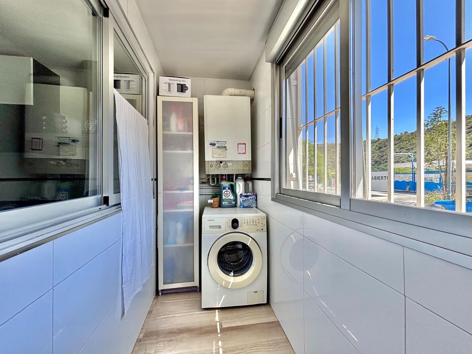 4 soveværelse Semi-Rækkehus til salg i Granada by med swimmingpool garage - € 396.000 (Ref: 8982102)