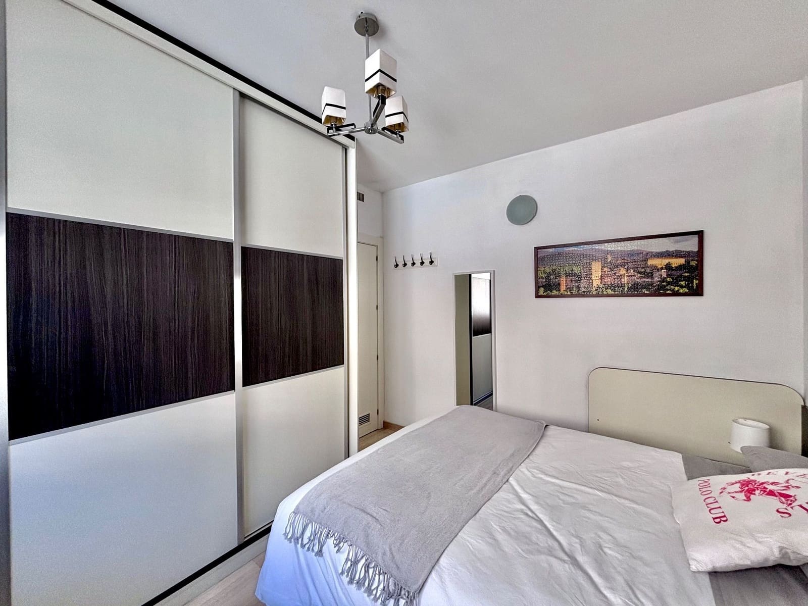 4 soveværelse Semi-Rækkehus til salg i Granada by med swimmingpool garage - € 396.000 (Ref: 8982102)