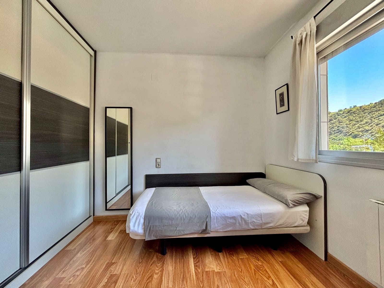 4 soveværelse Semi-Rækkehus til salg i Granada by med swimmingpool garage - € 396.000 (Ref: 8982102)