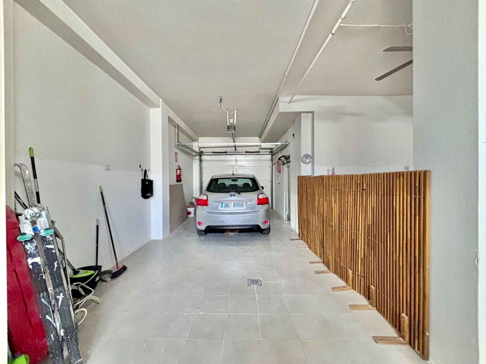 4 soveværelse Semi-Rækkehus til salg i Granada by med swimmingpool garage - € 396.000 (Ref: 8982102)