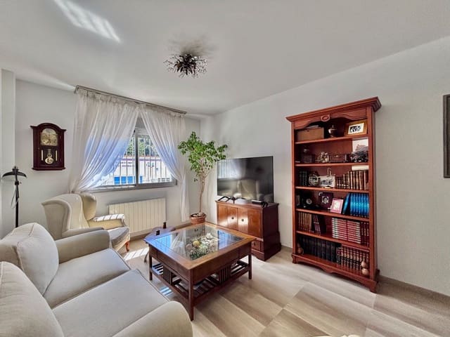 4 chambre Villa/Maison Semi-Mitoyenne à vendre à Carretera de la Sierra, Grenade ville avec piscine garage - 396 000 € (Ref: 8982102)