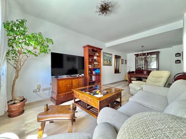 4 chambre Villa/Maison Semi-Mitoyenne à vendre à Carretera de la Sierra, Grenade ville avec piscine garage - 396 000 € (Ref: 8982102)