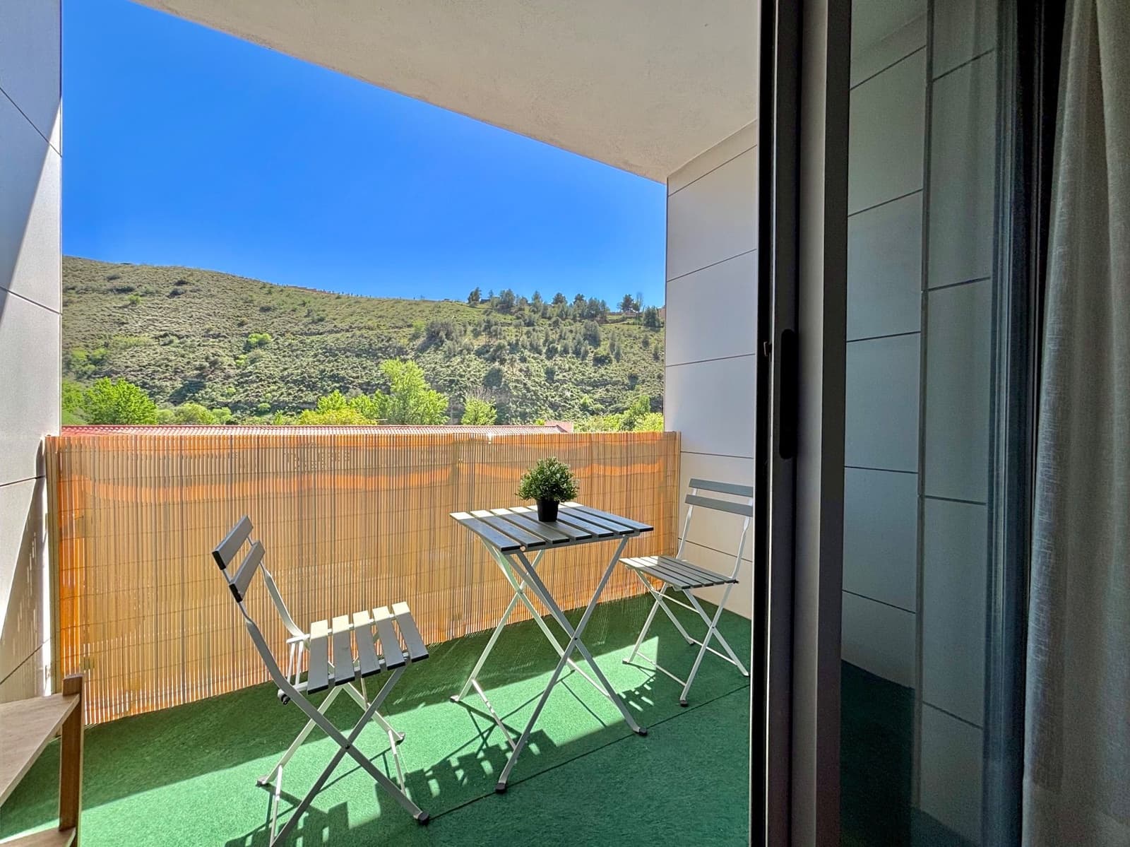 4 soveværelse Semi-Rækkehus til salg i Granada by med swimmingpool garage - € 396.000 (Ref: 8982102)