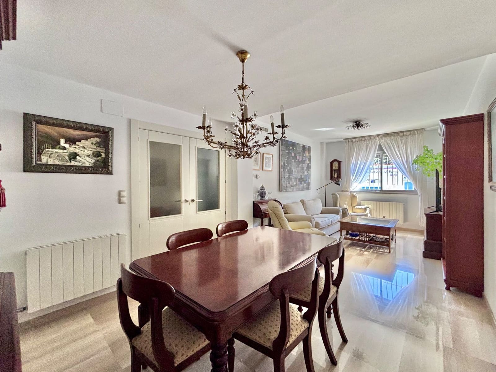 4 soveværelse Semi-Rækkehus til salg i Granada by med swimmingpool garage - € 396.000 (Ref: 8982102)