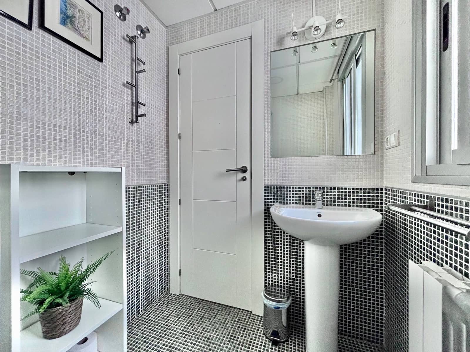 4 soveværelse Semi-Rækkehus til salg i Granada by med swimmingpool garage - € 396.000 (Ref: 8982102)