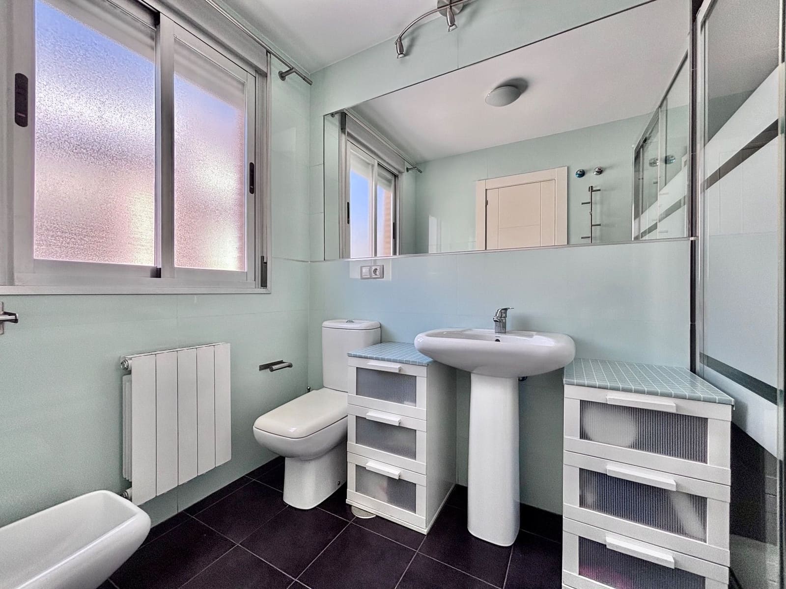 4 soveværelse Semi-Rækkehus til salg i Granada by med swimmingpool garage - € 396.000 (Ref: 8982102)