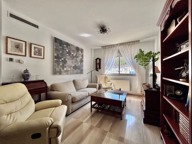 4 chambre Villa/Maison Semi-Mitoyenne à vendre à Carretera de la Sierra, Grenade ville avec piscine garage - 396 000 € (Ref: 8982102)