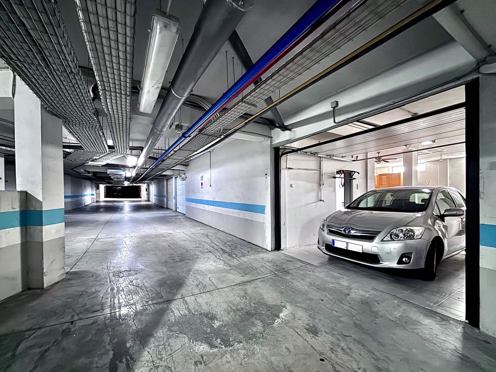 4 soveværelse Semi-Rækkehus til salg i Granada by med swimmingpool garage - € 396.000 (Ref: 8982102)