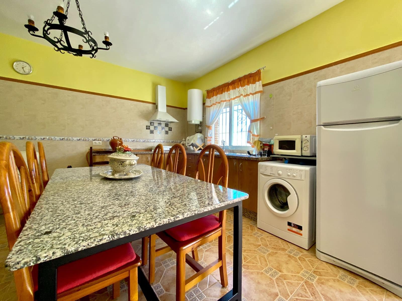 2 soveværelse Finca/Landehus til salg i Otivar med swimmingpool garage - € 214.000 (Ref: 9304868)