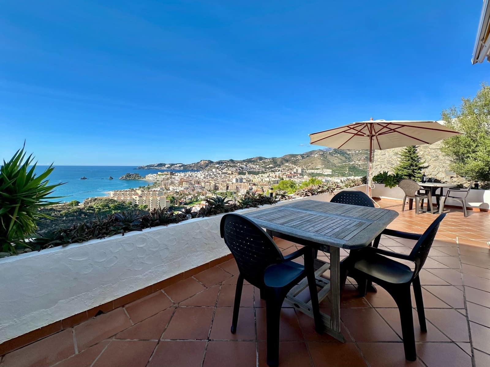 2 bedroom Semi-detached Villa for sale in Almunecar with pool garage - € 350,000 (Ref: 9488164)