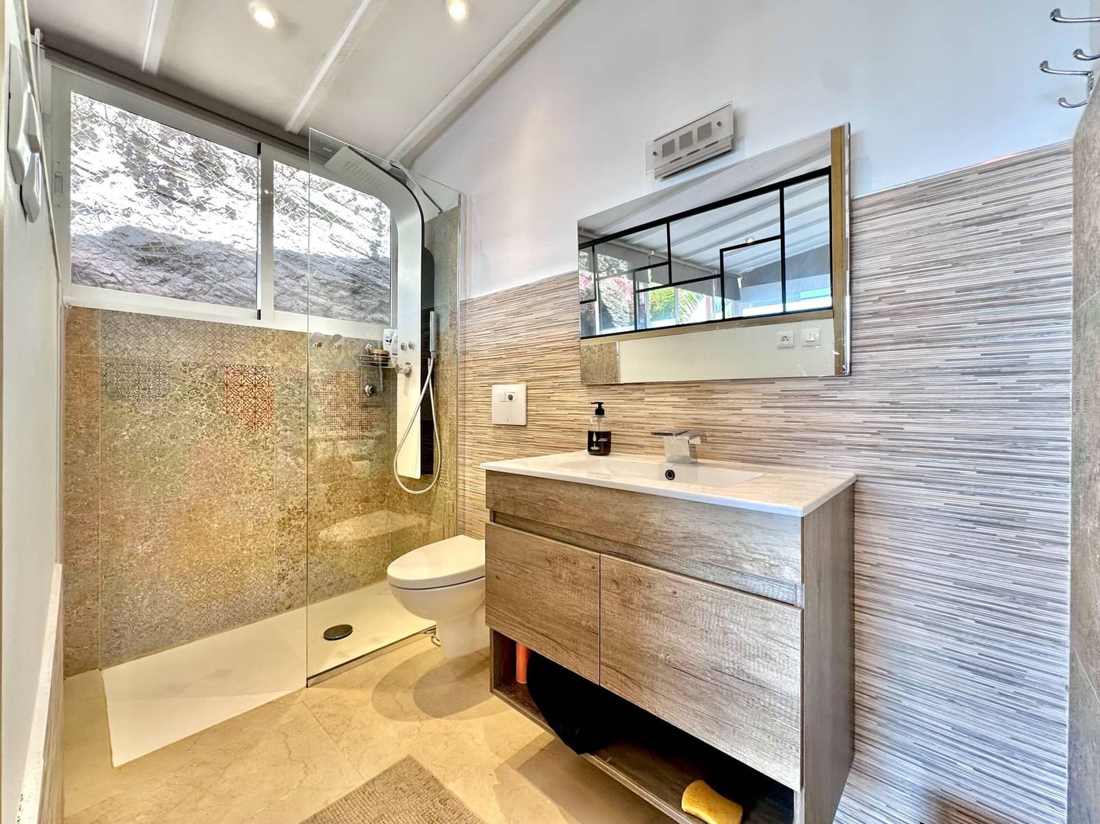 2 bedroom Semi-detached Villa for sale in Almunecar with pool garage - € 350,000 (Ref: 9488164)