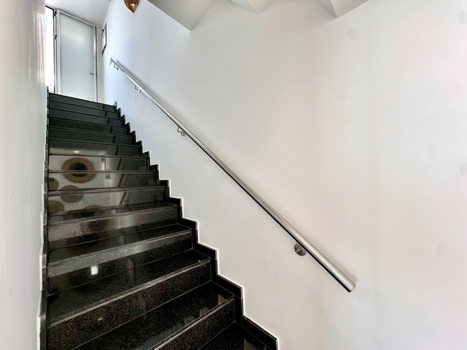 3 soverom Kjedet enebolig til salgs i Almunecar med svømmebasseng garasje - € 238 000 (Ref: 9529399)