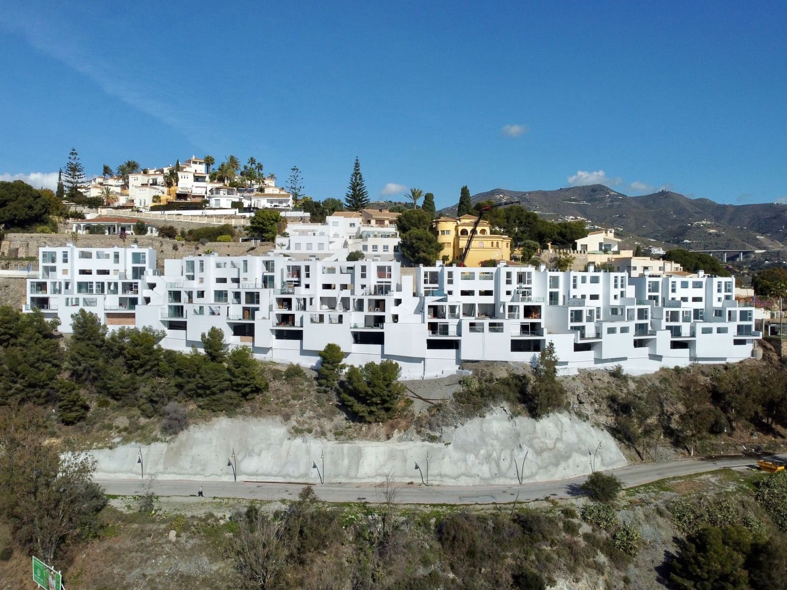 3 soverom Kjedet enebolig til salgs i Almunecar med svømmebasseng garasje - € 238 000 (Ref: 9529399)