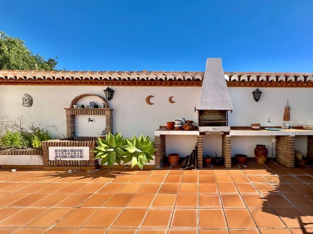 4 makuuhuone Huvila myytävänä paikassa Taramay, Almuñécar mukana 
autotalli - 599 000 € (Ref: 9536632)