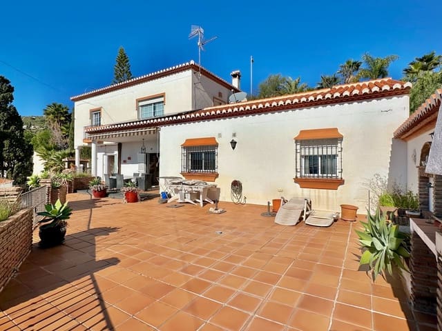 4 makuuhuone Huvila myytävänä paikassa Taramay, Almuñécar mukana 
autotalli - 599 000 € (Ref: 9536632)