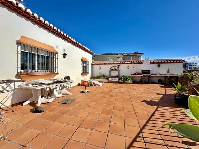 4 makuuhuone Huvila myytävänä paikassa Taramay, Almuñécar mukana 
autotalli - 599 000 € (Ref: 9536632)