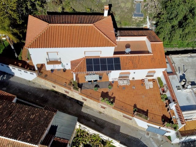 4 bedroom Villa for sale in Taramay, Almuñécar with garage - € 599,000 (Ref: 9536632)