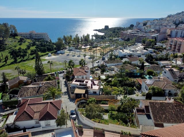 4 bedroom Villa for sale in Taramay, Almuñécar with garage - € 599,000 (Ref: 9536632)