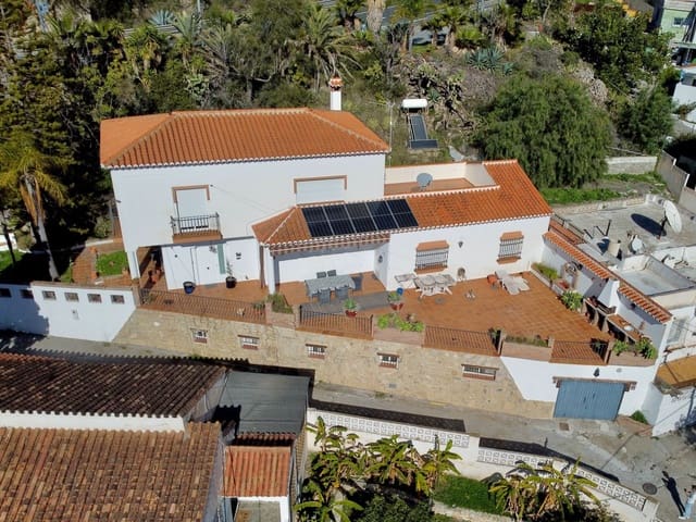 4 bedroom Villa for sale in Taramay, Almuñécar with garage - € 599,000 (Ref: 9536632)