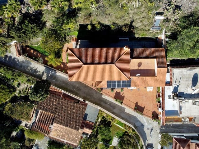 4 bedroom Villa for sale in Taramay, Almuñécar with garage - € 599,000 (Ref: 9536632)