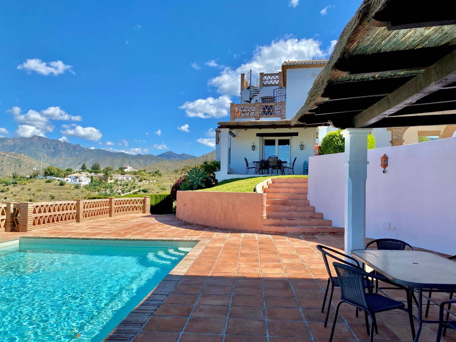 5 Zimmer Villa zu verkaufen in La Herradura mit Pool Garage - 1.695.000 € (Ref: 9536633)