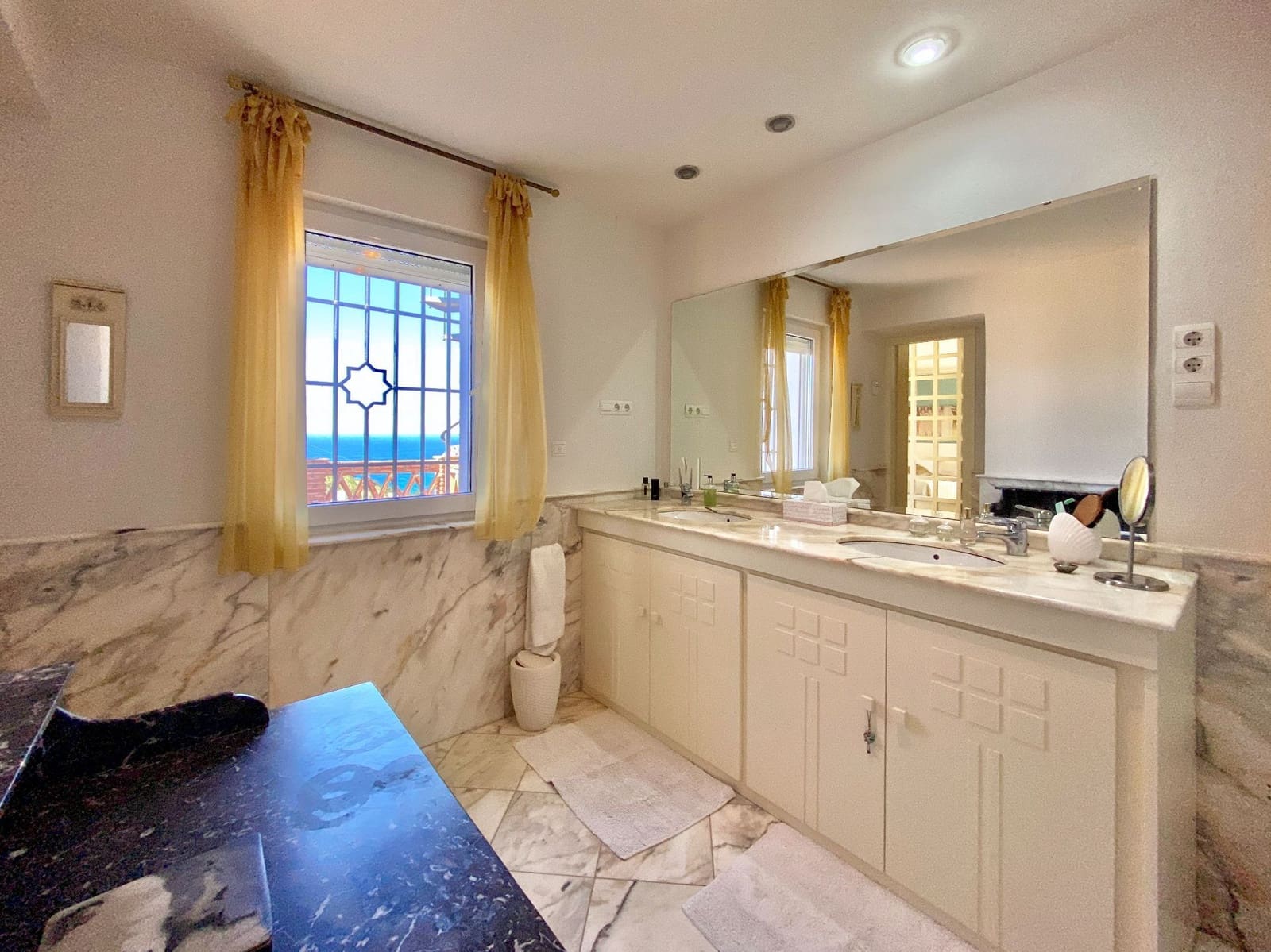 5 Zimmer Villa zu verkaufen in La Herradura mit Pool Garage - 1.695.000 € (Ref: 9536633)