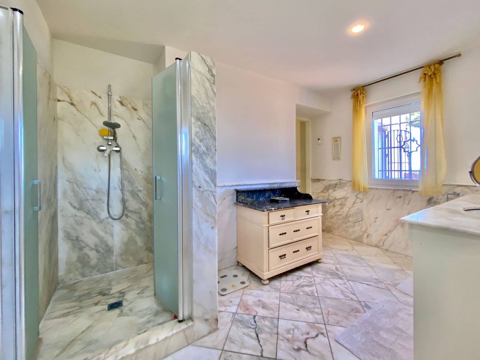 5 Zimmer Villa zu verkaufen in La Herradura mit Pool Garage - 1.695.000 € (Ref: 9536633)