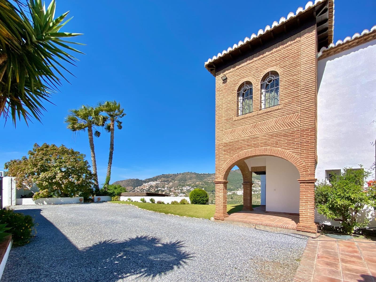 5 Zimmer Villa zu verkaufen in La Herradura mit Pool Garage - 1.695.000 € (Ref: 9536633)