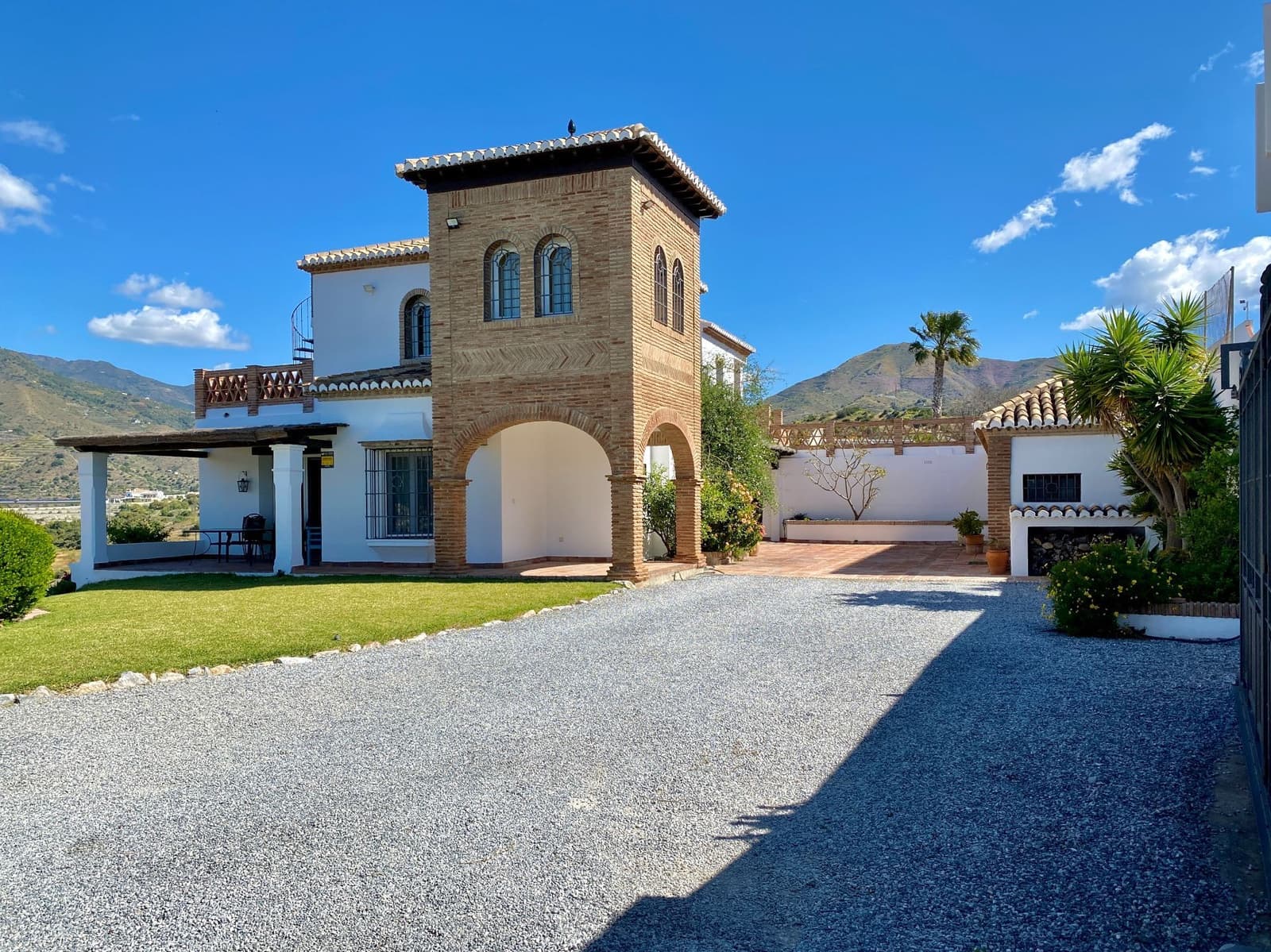 5 Zimmer Villa zu verkaufen in La Herradura mit Pool Garage - 1.695.000 € (Ref: 9536633)