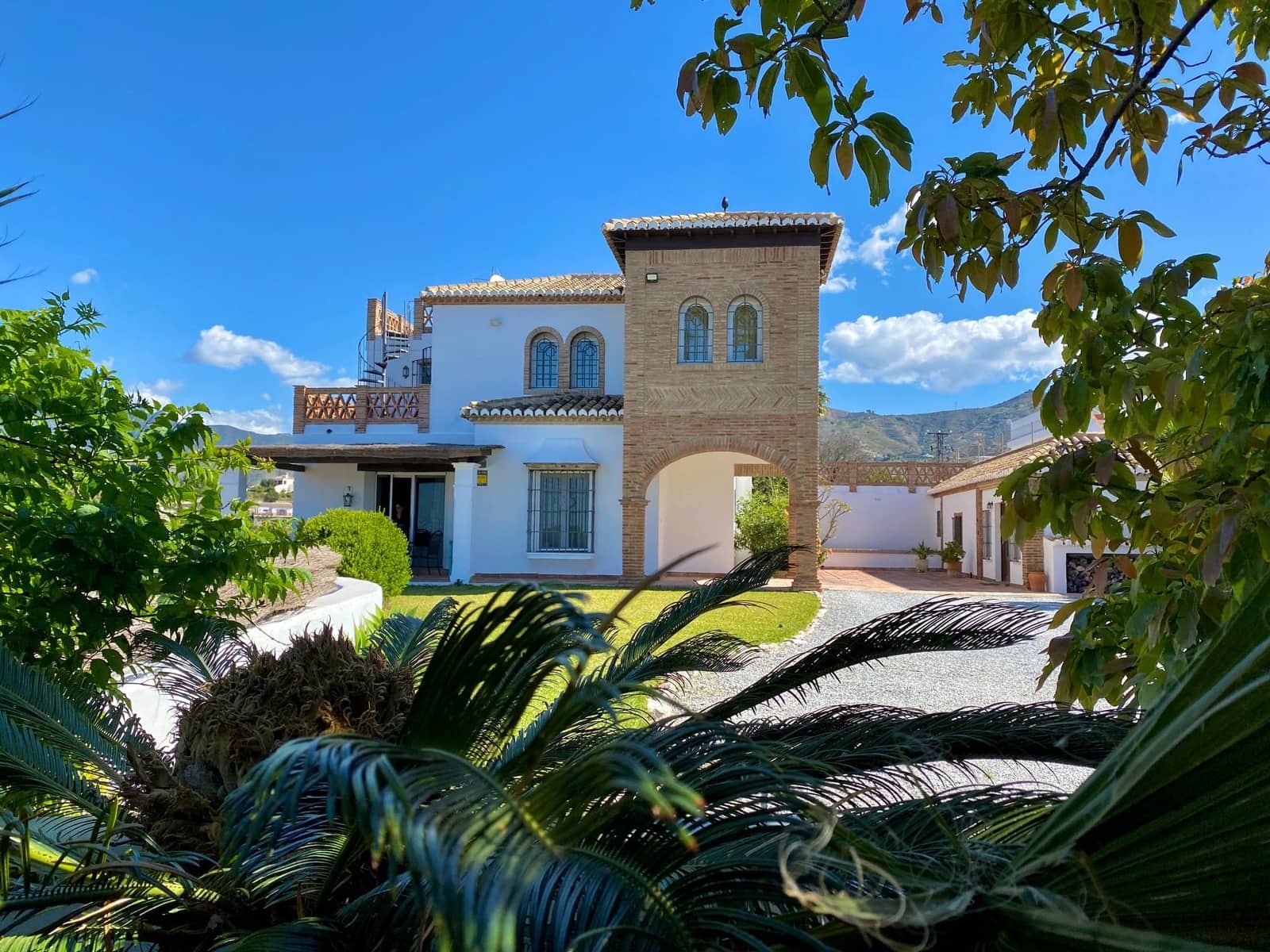 5 Zimmer Villa zu verkaufen in La Herradura mit Pool Garage - 1.695.000 € (Ref: 9536633)