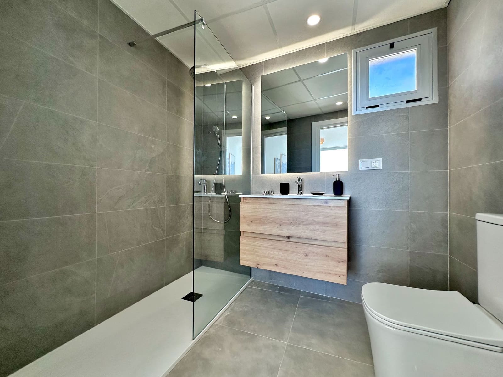 2 soveværelse Penthouse til salg i Almunecar med swimmingpool garage - € 238.000 (Ref: 9542994)