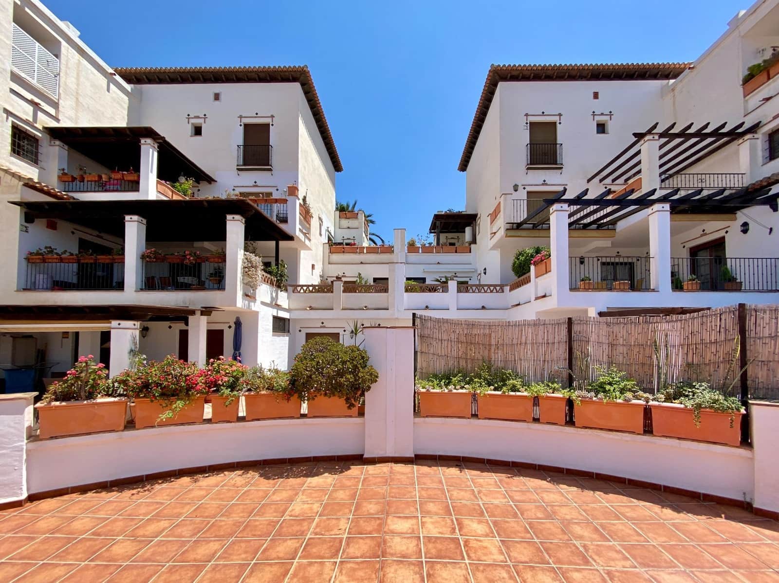 2 soverom Leilighet til salgs i Almunecar med svømmebasseng garasje - € 280 000 (Ref: 9554523)