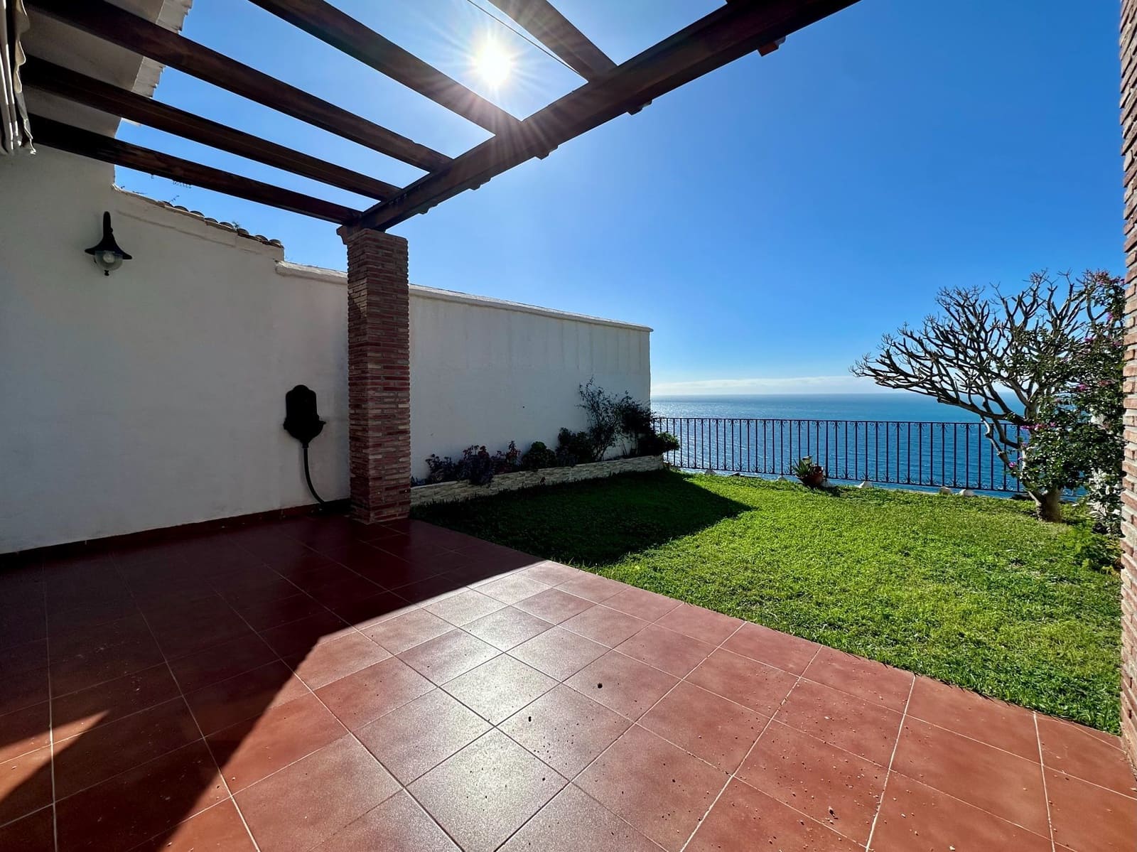 2 soveværelse Semi-Rækkehus til salg i Almunecar med garage - € 330.000 (Ref: 9614652)