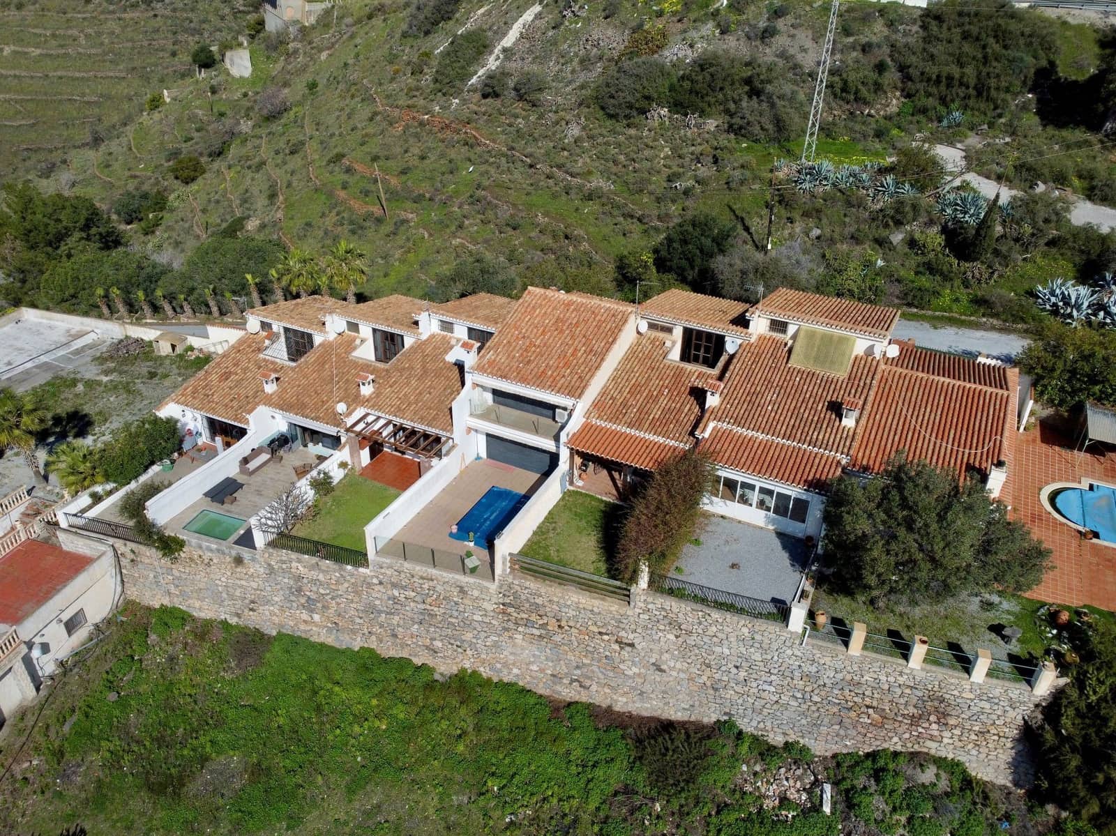 2 bedroom Semi-detached Villa for sale in Almunecar with garage - € 330,000 (Ref: 9614652)