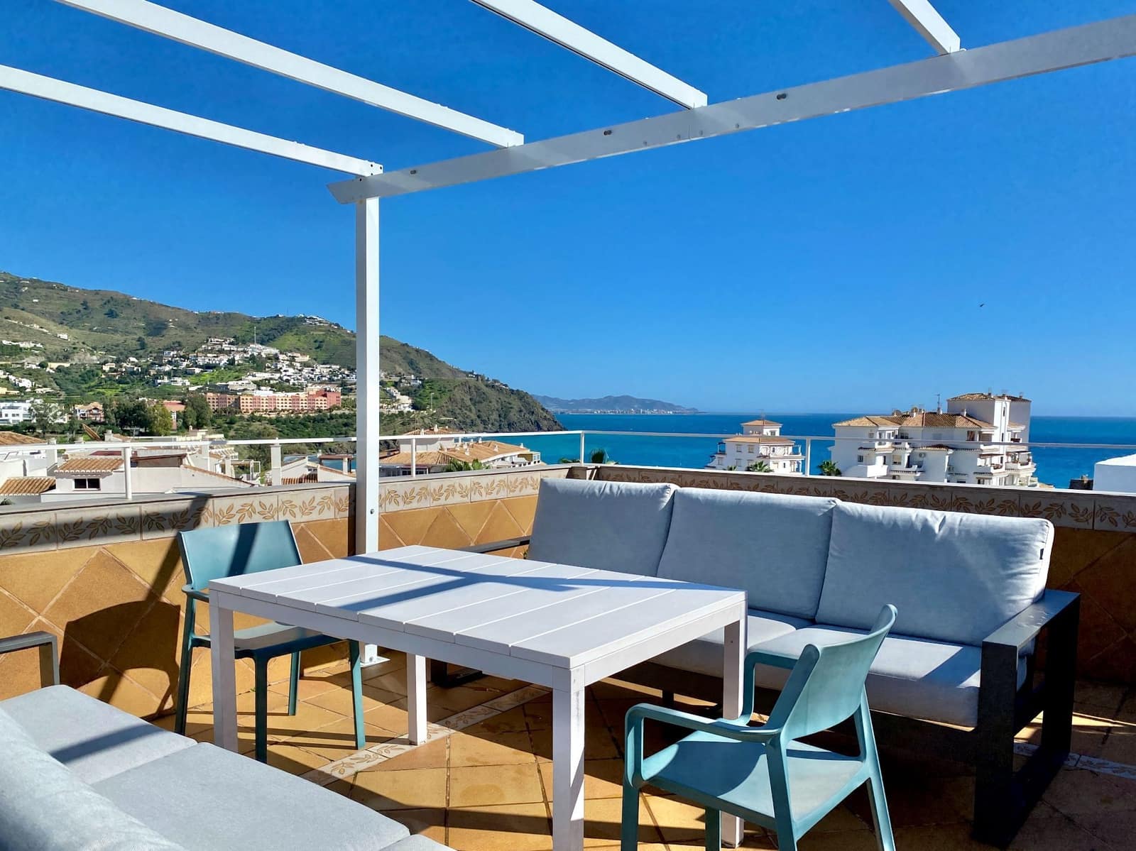 3 makuuhuone Kattohuoneisto vuokrattavana paikassa Almunecar - 1 300 € (Ref: 9620753)