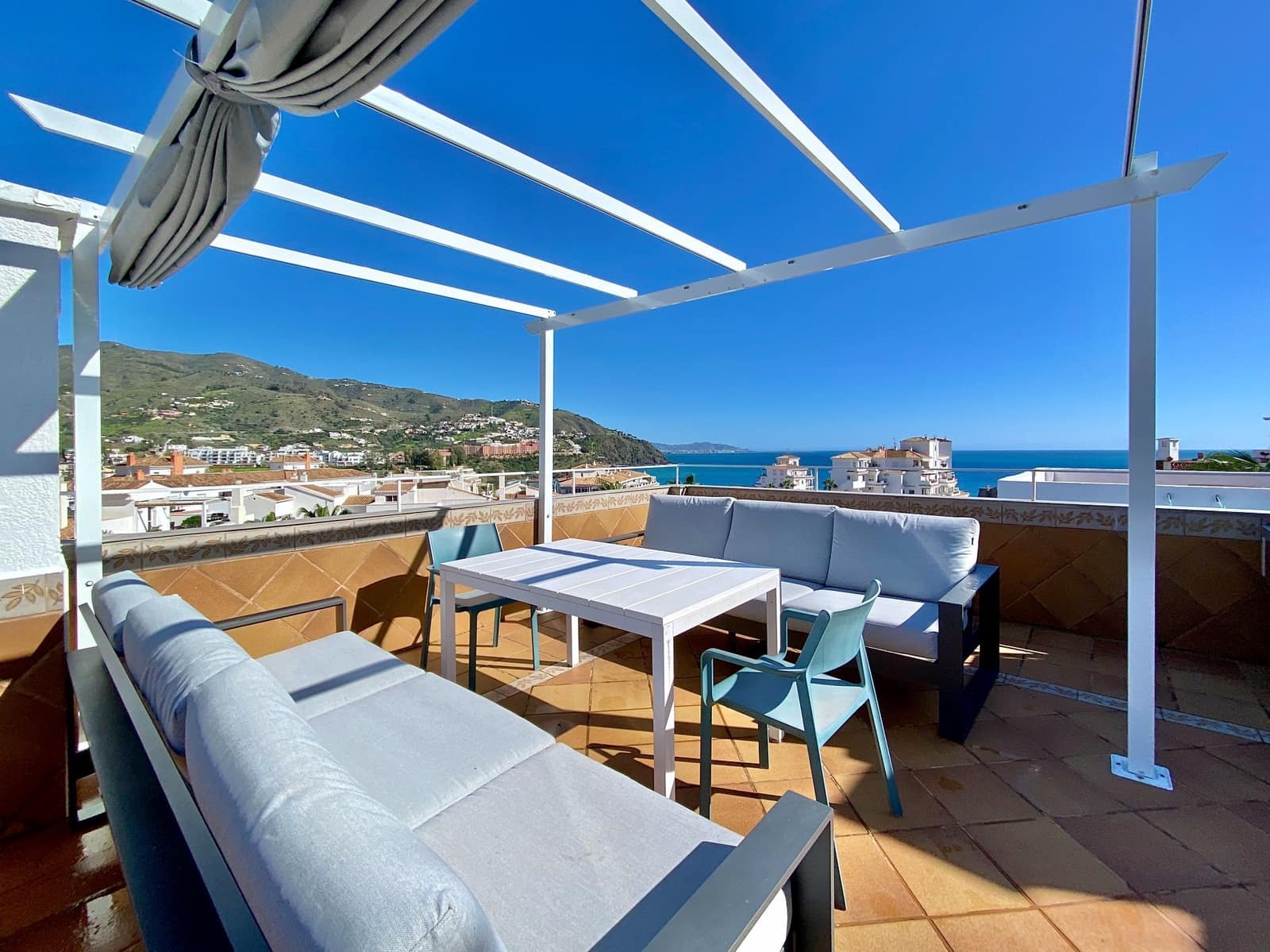 3 makuuhuone Kattohuoneisto vuokrattavana paikassa Almunecar - 1 300 € (Ref: 9620753)