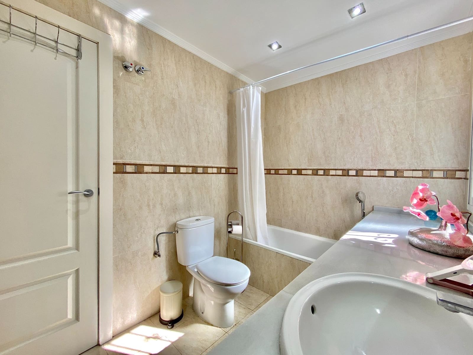 3 makuuhuone Kattohuoneisto vuokrattavana paikassa Almunecar - 1 300 € (Ref: 9620753)