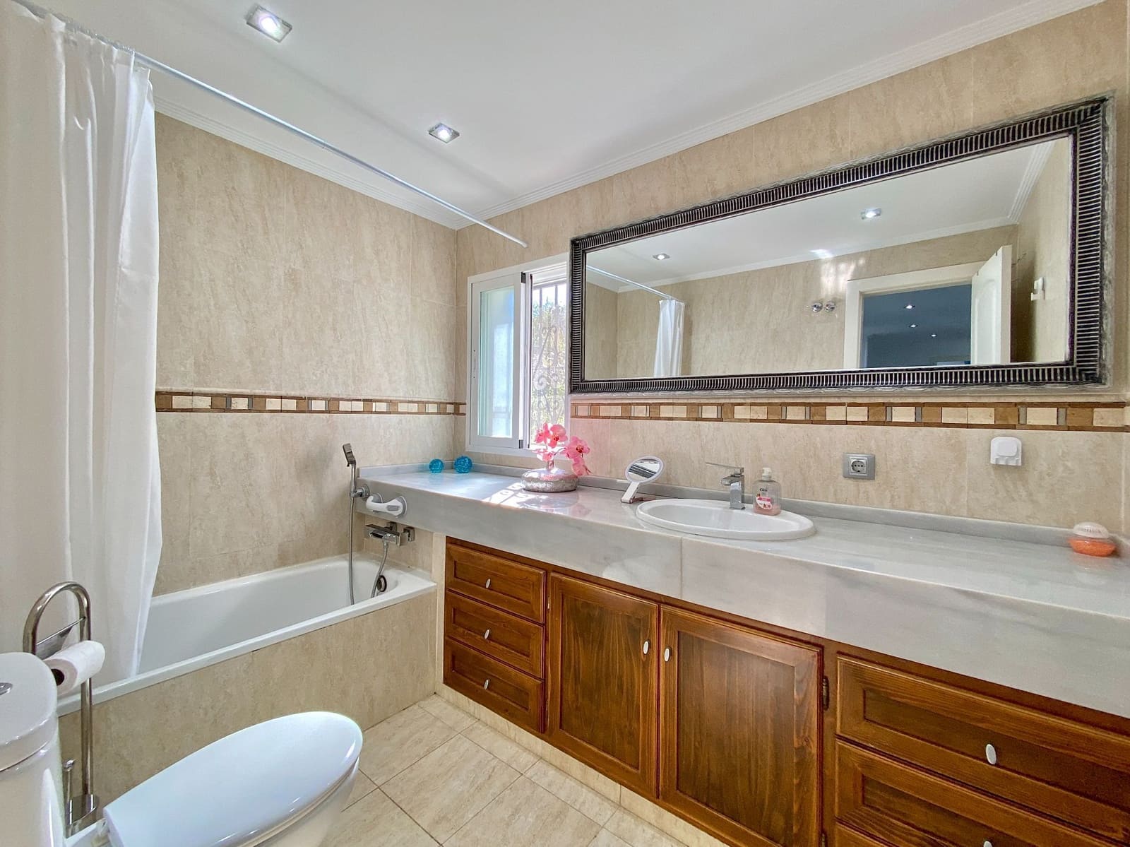 3 makuuhuone Kattohuoneisto vuokrattavana paikassa Almunecar - 1 300 € (Ref: 9620753)