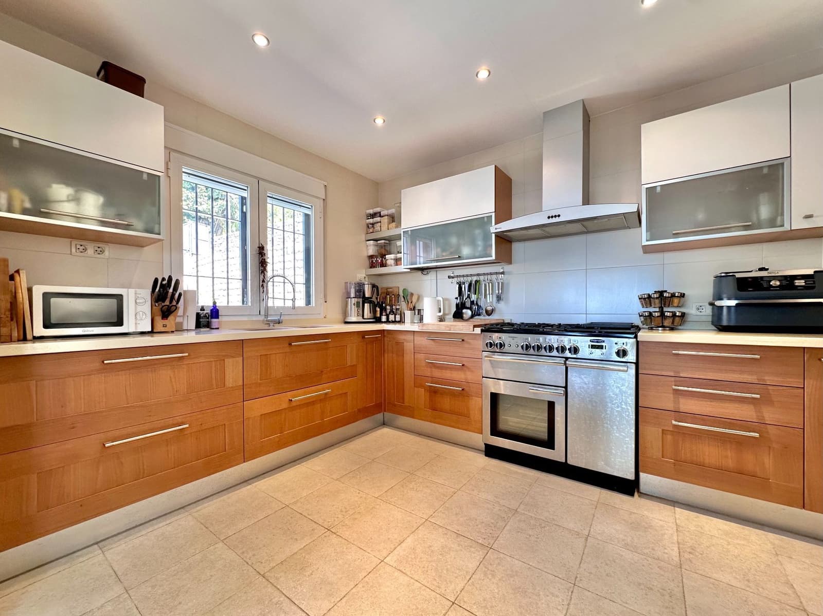 3 bedroom Villa for sale in Salobrena with pool garage - € 575,000 (Ref: 9765019)