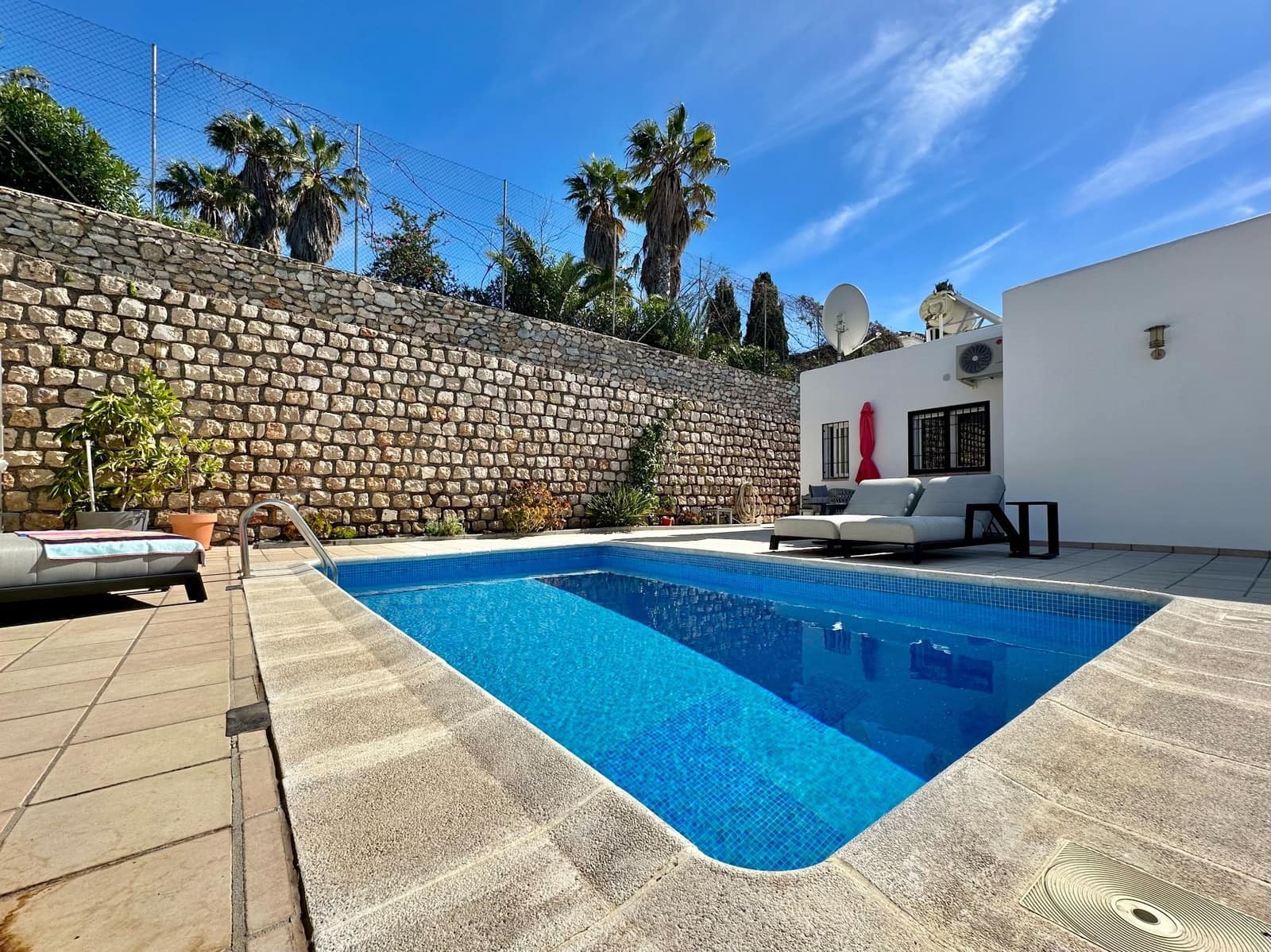 3 bedroom Villa for sale in Salobrena with pool garage - € 575,000 (Ref: 9765019)