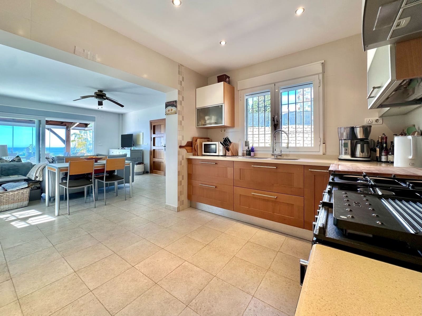 3 bedroom Villa for sale in Salobrena with pool garage - € 575,000 (Ref: 9765019)